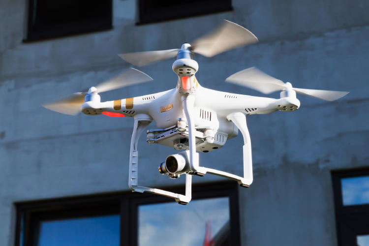Dron de vigilancia: normativa de seguridad para empresas