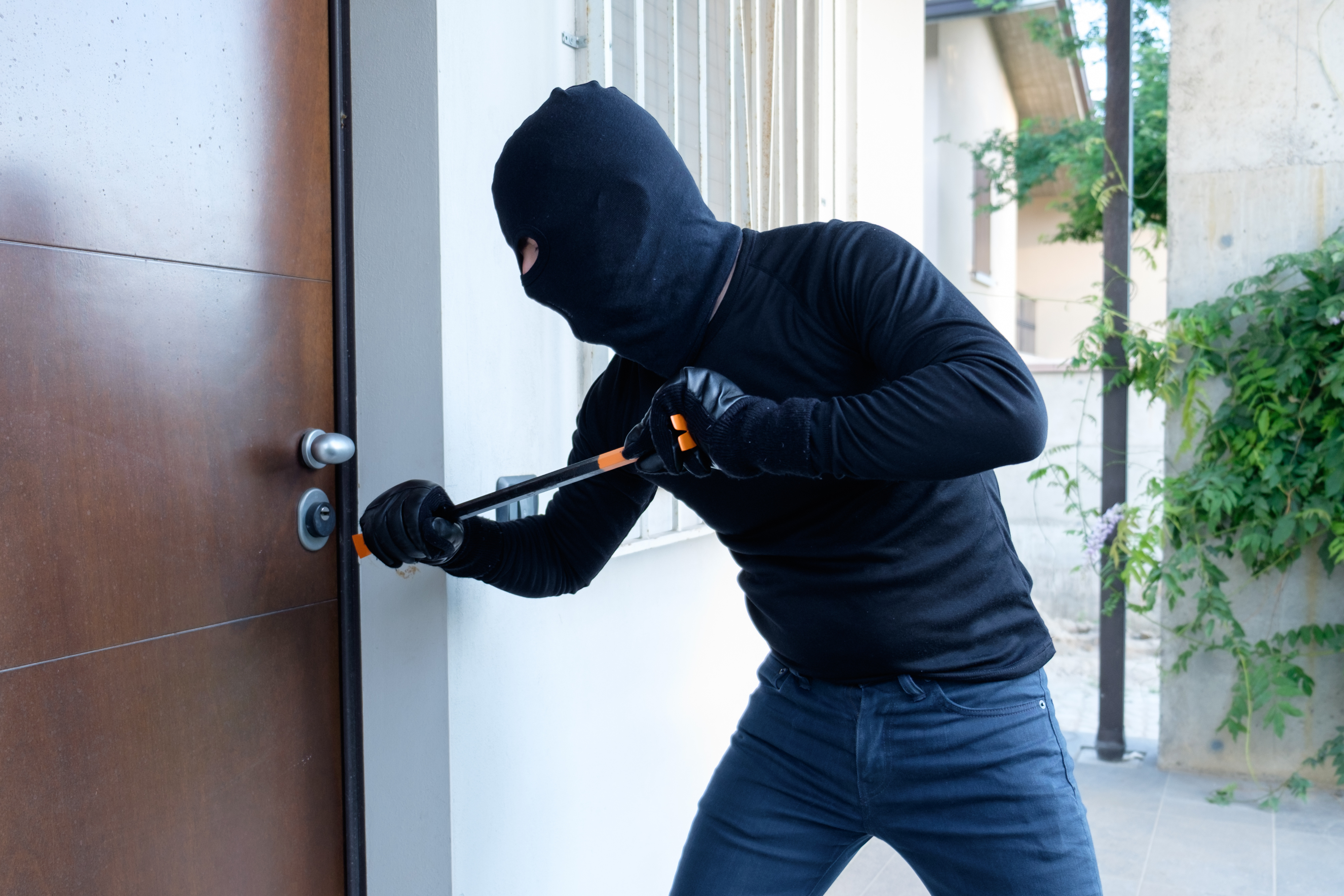 Cómo reforzar la seguridad de las puertas de la casa?
