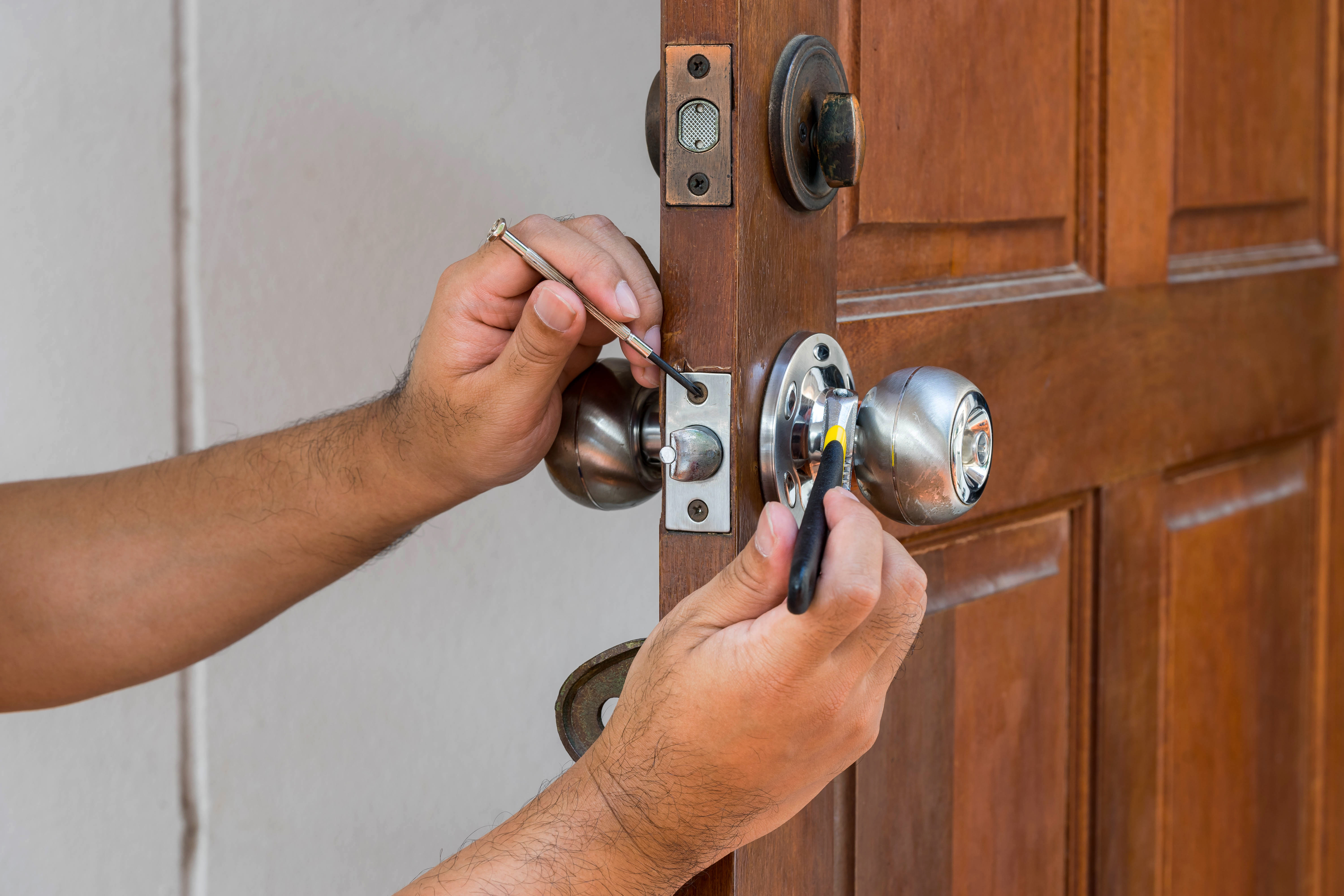 Corresponsal mendigo Desviación Consejos para reforzar la seguridad de la puerta de tu casa | Blog HomeGO